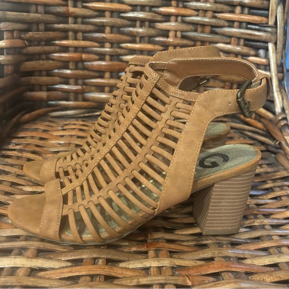 G by Guess Gladiator Sandals
Tan Woven Sandals with Block Heel
Size 7.5 - Picture 1 of 8